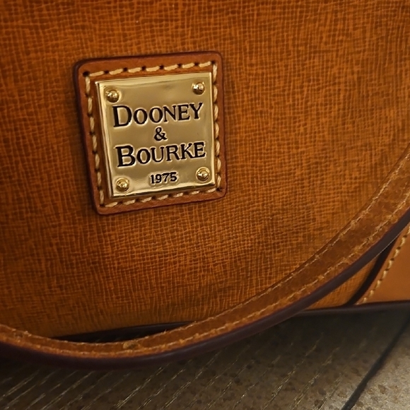 Dooney And Bourke Saffiano Drawstring Crossbody, Nwt - Picture 3 of 16